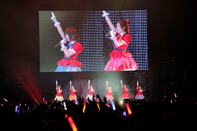 「ゾンビランドサガ」ステージイベントの様子。左から田中美海、田野アサミ、河瀬茉希、本渡楓、衣川里佳、種田梨沙。