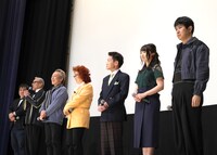 舞台挨拶の様子。