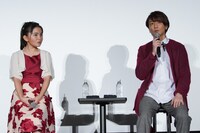 左からどろろ役の鈴木梨央、百鬼丸役の鈴木拡樹。