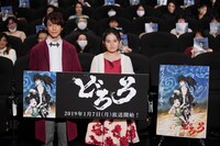 左から百鬼丸役の鈴木拡樹、どろろ役の鈴木梨央。