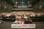 「けものフレンズ2」第1話先行上映会の様子。上段左より八木ましろ、築田行子、根本流風、田村響華、菅まどか。下段左から本宮佳奈、小池理子、尾崎由香、石川由依、小野早稀。