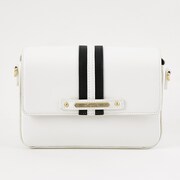 日本モデルのバッグ。