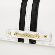 日本モデルのバッグ。