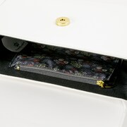 日本モデルのバッグ。