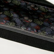 日本モデルのバッグ。