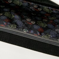 日本モデルのバッグ。