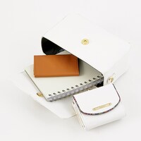 日本モデルのバッグ。