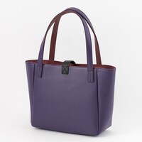 フランスモデルのバッグ。