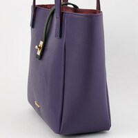 フランスモデルのバッグ。