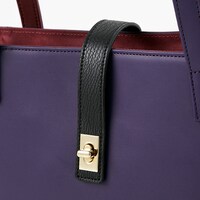 フランスモデルのバッグ。