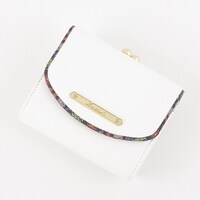 日本モデルの財布。