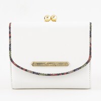 日本モデルの財布。