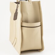 ロシアモデルのバッグ。