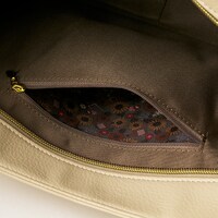 ロシアモデルのバッグ。