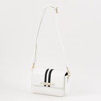 日本モデルのバッグ。