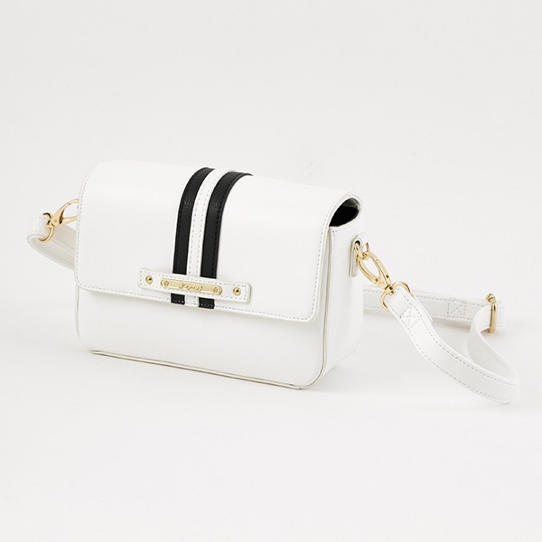 日本モデルのバッグ。