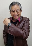 「デビルマン×LOCMAN コラボレーションウォッチ」を付けた永井豪。