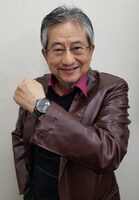 「デビルマン×LOCMAN コラボレーションウォッチ」を付けた永井豪。
