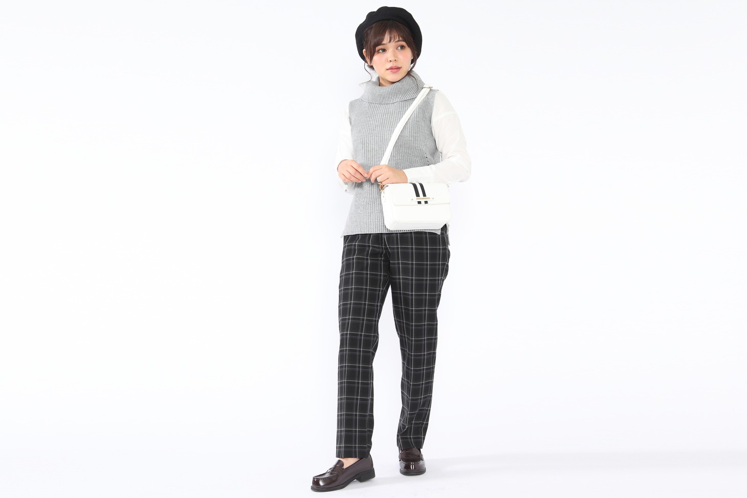 日本モデルのバッグの使用例。