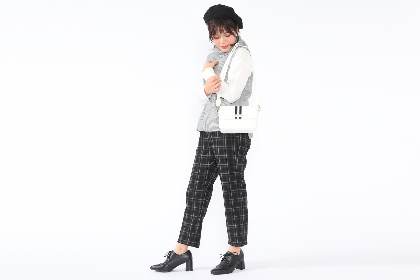 日本モデルのバッグの使用例。