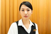 芦名星扮する栗山。