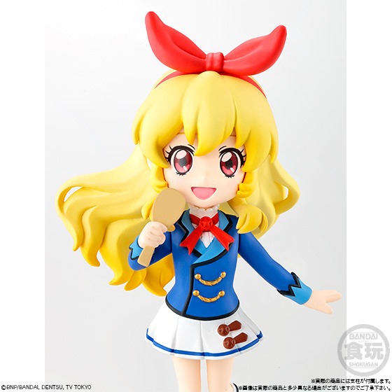 「MiMiCHeRi アイカツ！fashion check！セット」より、星宮いちごのフィギュア。
