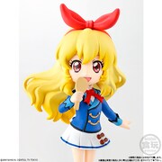 「MiMiCHeRi アイカツ！fashion check！セット」より、星宮いちごのフィギュア。