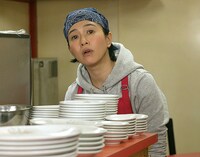 「孤独のグルメ大晦日スペシャル 京都・名古屋出張編 生放送でいただきます！」より、坂井真紀演じる中華料理店の女将。