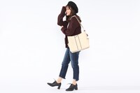 ロシアモデルのバッグの使用例。