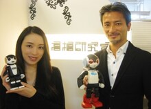 左から栗山千明、ロボットクリエイターの高橋智隆氏。