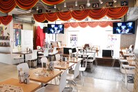 「少年ハリウッド“HOLLYWOOD TOKYO CAFE”」の店内の様子。