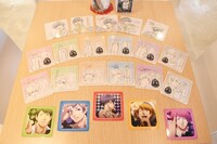 ドリンクメニューのノベルティとして用意されているコースター。ホログラム加工が施されたレアな柄も用意されている。