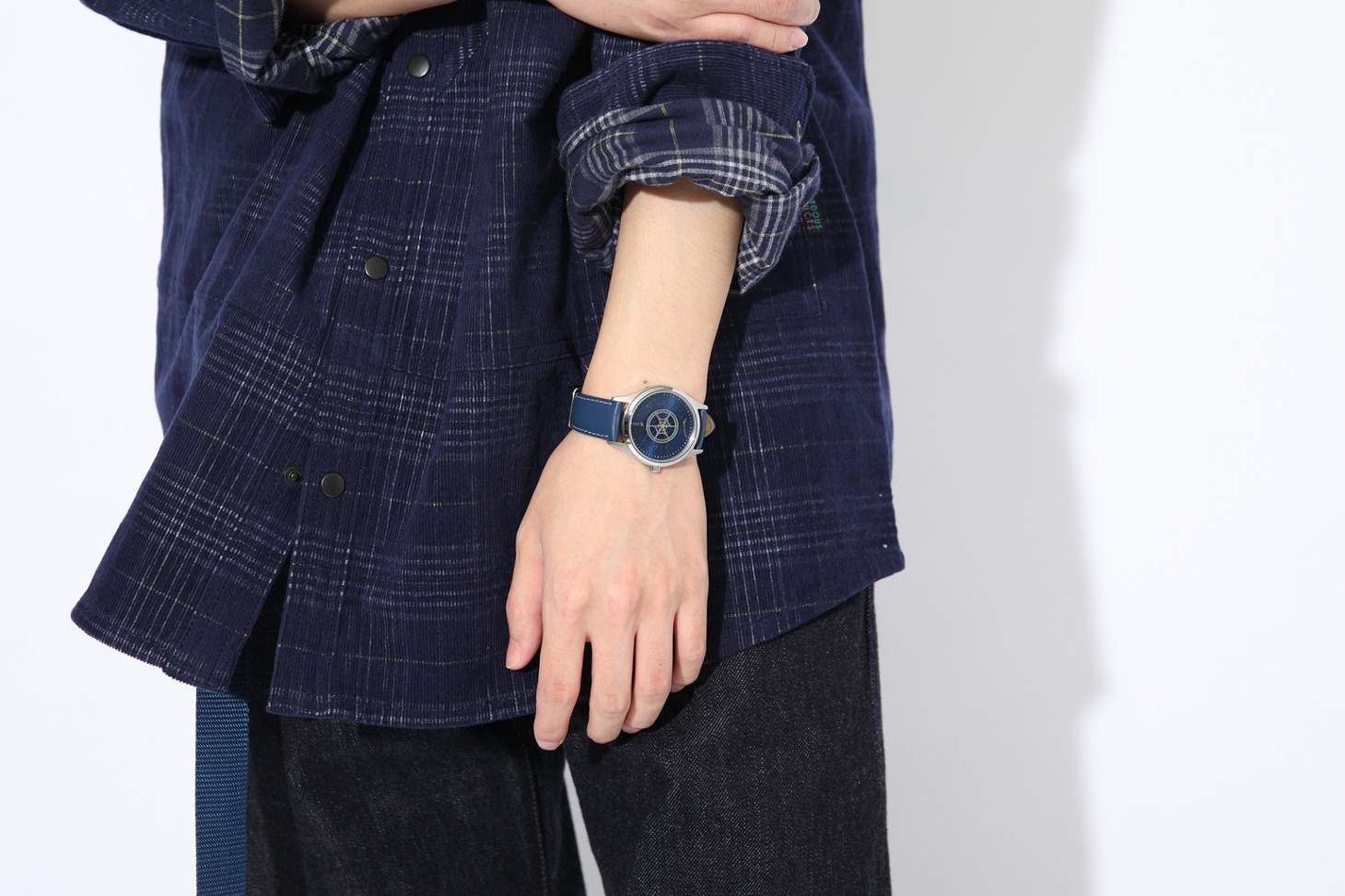 伊達政宗モデルの腕時計の使用イメージ。