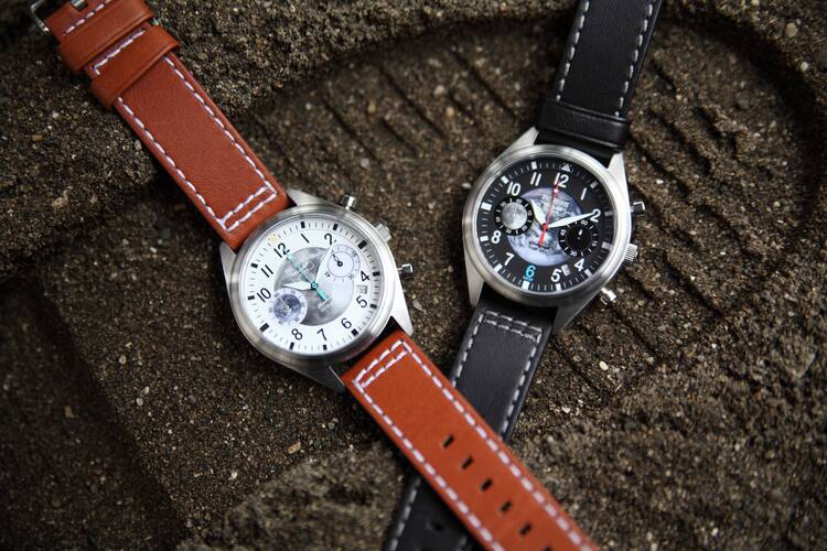 宇宙兄弟」10周年腕時計、月や地球が盤面から浮き上がるムッタ  