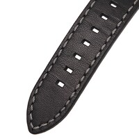 ムッタモデルの腕時計。