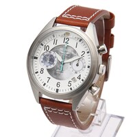 ヒビトモデルの腕時計。