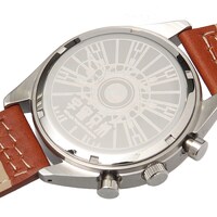 ヒビトモデルの腕時計。