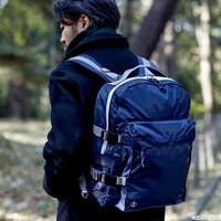 「PORTER デイパック E.F.S.F.モデル」使用イメージ。
