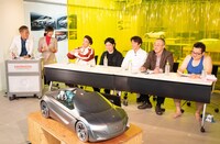 プロジェクト中間発表ニコニコ生放送の様子。