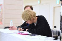 サイン会の様子。