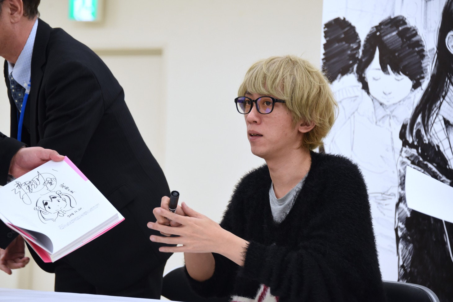 ファンとの会話を楽しむ。