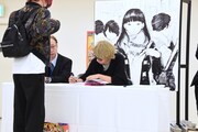 サイン会の様子。
