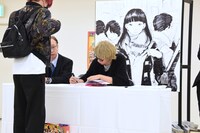 サイン会の様子。