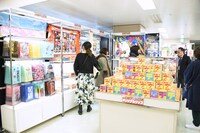 「画業20周年記念企画 浅野いにおの世界展～Ctrl＋T2～」物販ブース。