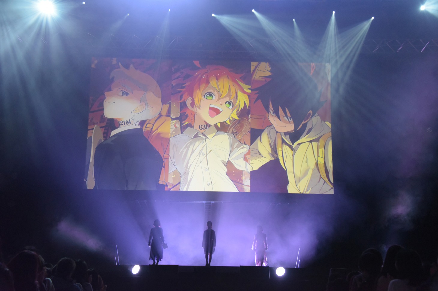 「約束のネバーランド」のステージイベントの様子。