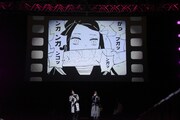 「鬼滅の刃」のステージイベントより、生アテレコの様子。