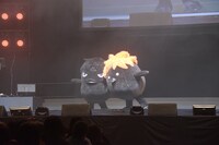 オープニングに登場したヒナガラスとカゲガラス。