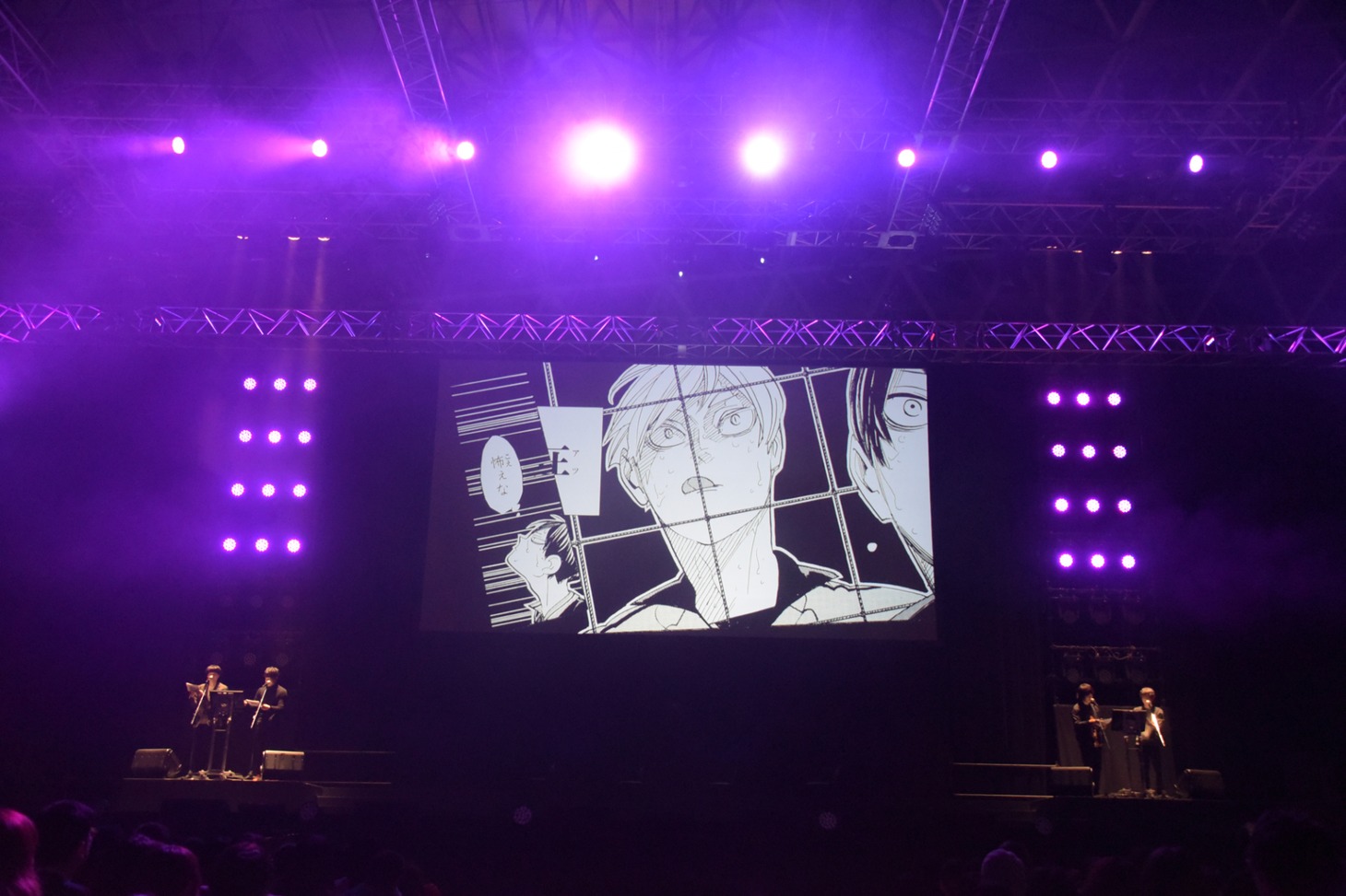 「ハイキュー!!」ステージイベントの生アテレコの様子。