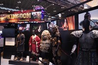 映画「キングダム」の衣装展示。