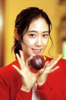 スモモ役の阿部純子。